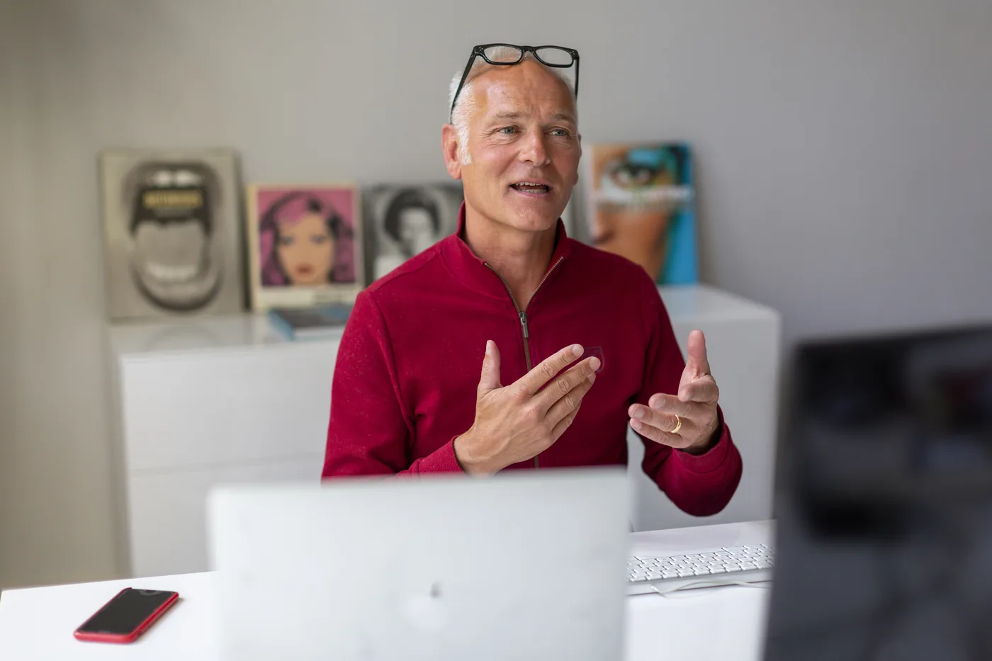 Henk-Jan van Harten aan het werk